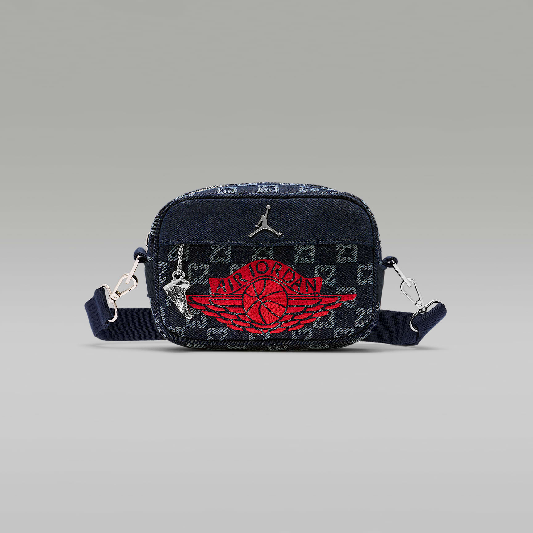 NIKE公式】ジョーダン モノグラム カメラ バッグ (1.6L).オンライン